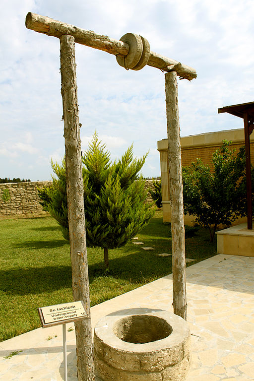 512px-Medieval_water_well